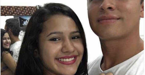 viral photo, couple's creepy selfie