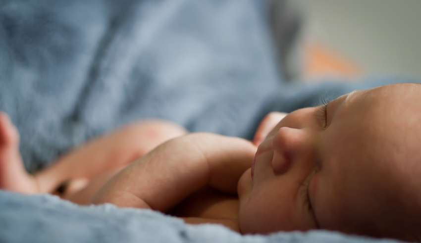 Nicole Sifrit, Baby, Infection, Meningitis, Iowa, US, kiss, newborn