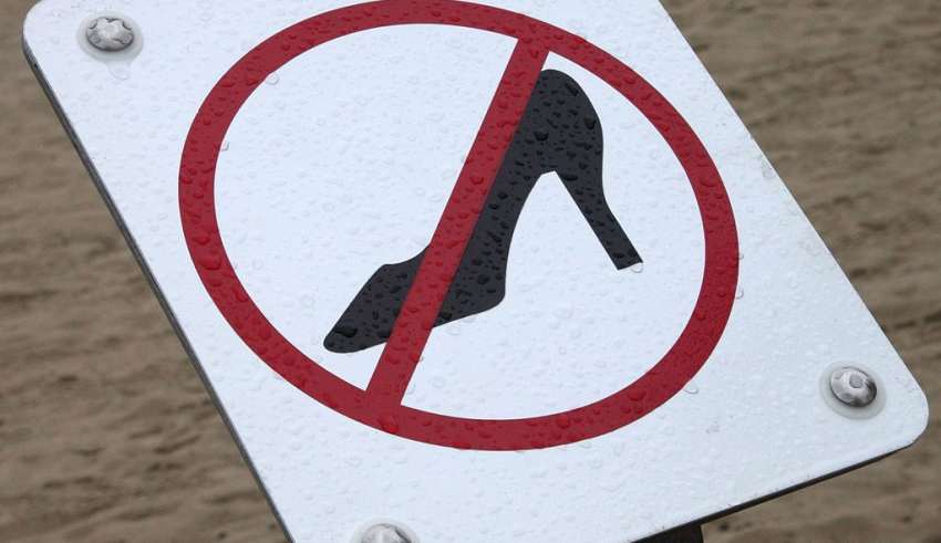 high heels, DOLE, labor group, prohibit, women workers, women's health