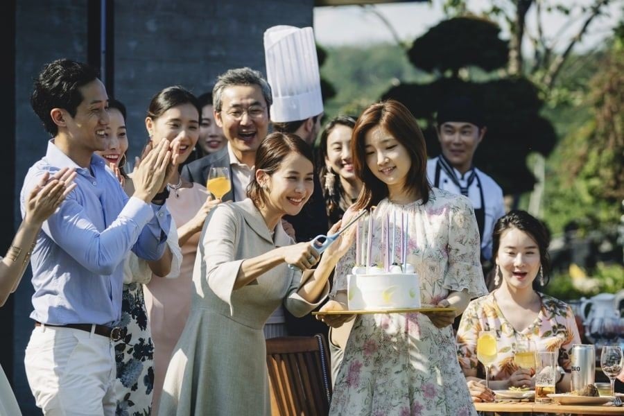 Yeo Jeong Jo and So Dam Park in Parasite
